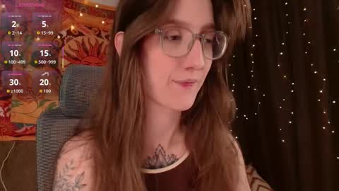 lolami_ online show from April 25, 7:43 am