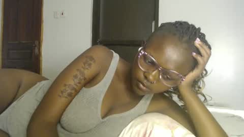 lolamia7 online show from March 10, 7:11 am