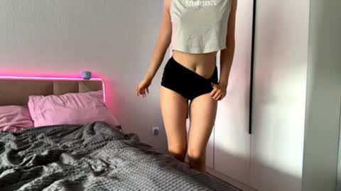 Loletta online show from July 13, 7:34 am