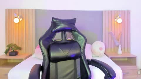 L O L Y online show from May 10, 2:40 am