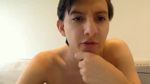 Snapshot of londonboy405 chatting on February 14, 12:25 pm londonboy405 online show from February 14, 12:25 pm