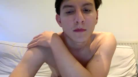 Snapshot of londonboy405 chatting on February 26, 5:31 pm londonboy405 online show from February 26, 5:31 pm