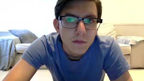 Snapshot of londonboy405 chatting on February 18, 4:03 pm londonboy405 online show from February 18, 4:03 pm
