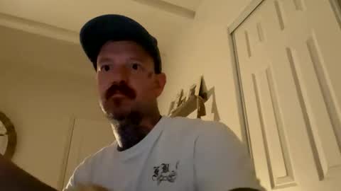 longwalksonthebeach69 online show from March 9, 10:53 am