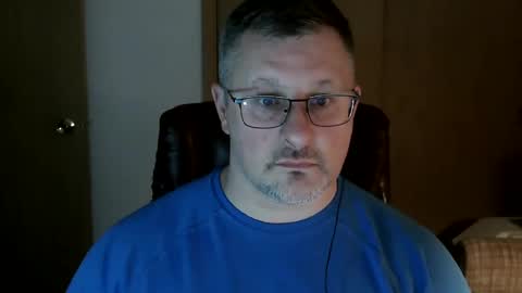 Snapshot of lookin75 chatting on October 21, 3:33 am lookin75 online show from October 21, 3:33 am