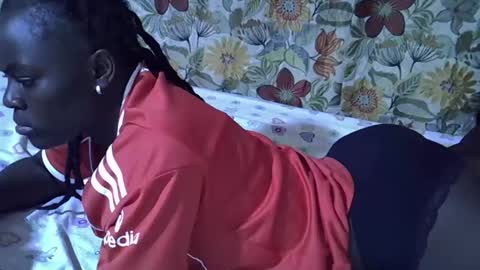 lora_amor online show from April 25, 2:47 pm