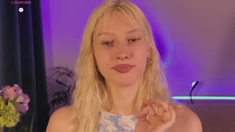 Snapshot of lora_hellyeah chatting on September 10, 4:08 pm Lora heil online show from September 10, 4:08 pm