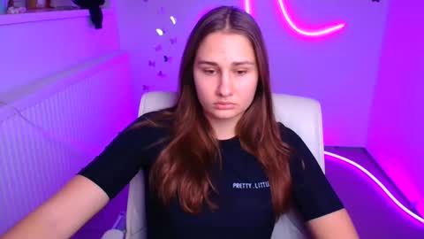 Lora online show from November 8, 7:00 am