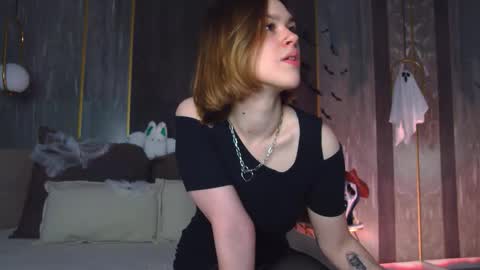 Lora online show from October 29, 4:53 pm