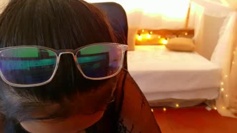 loreanis online show from March 15, 9:51 pm