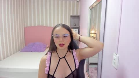 lorelaigiven online show from June 18, 12:43 pm