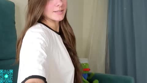 Chloe for Fan BlackHole online show from October 25, 6:08 pm