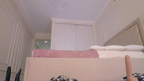 Snapshot of lori_leen chatting on September 13, 7:11 am Leyla  online show from September 13, 7:11 am