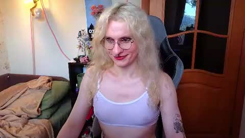 Lori -----------------------------------    online show from August 3, 4:35 pm
