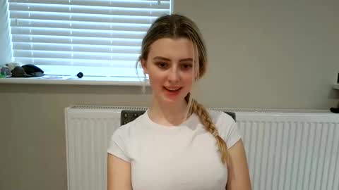 Lottie Lou online show from January 12, 2:35 pm