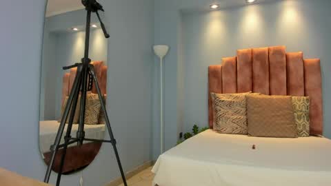  Lou Rosse  online show from May 5, 8:47 pm