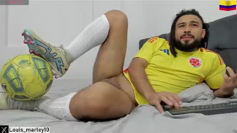 louis_marley_ online show from July 6, 3:03 pm