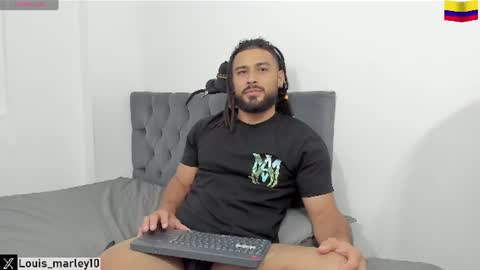 louis_marley_ online show from August 3, 9:10 pm