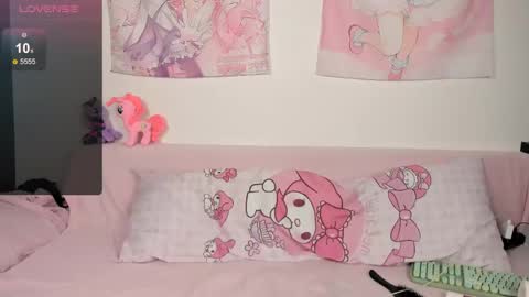 LouiseKane online show from May 20, 6:25 pm
