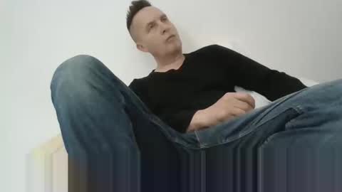 louisxxyyzz1984 online show from May 10, 2:01 pm
