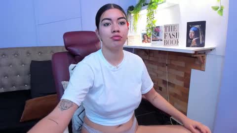 Louren Fox online show from November 28, 12:01 pm