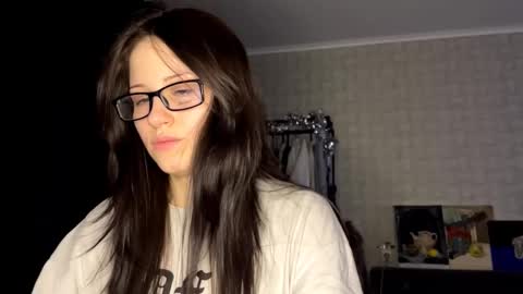 Elfie online show from March 12, 7:06 pm