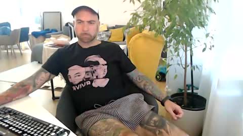 Guapito online show from June 23, 9:28 am