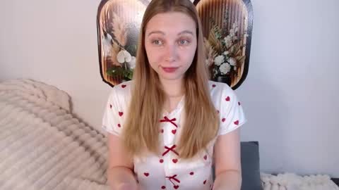 love bella  online show from April 30, 12:15 am