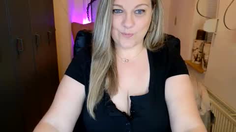 Love Kimx online show from June 11, 6:22 am