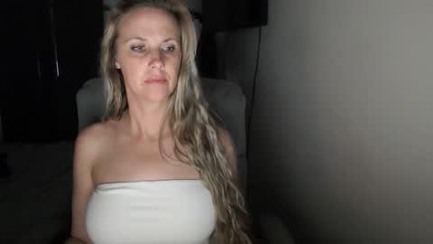 LoVe On  online show from April 22, 1:07 pm
