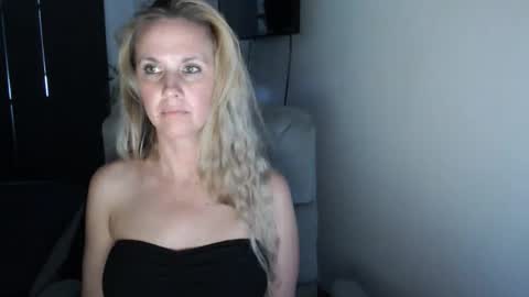 LoVe On  online show from June 8, 2:01 am