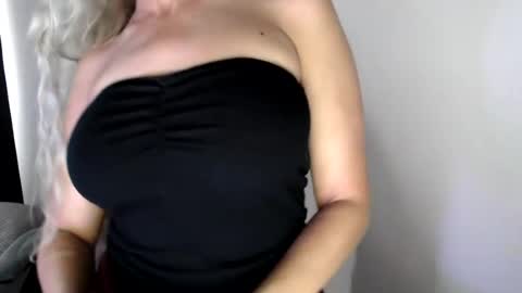 LoVe On  online show from July 20, 2:52 pm