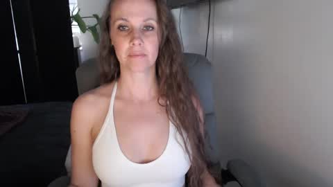 Snapshot of love_on_ chatting on December 1, 11:07 pm LoVe On online show from December 1, 11:07 pm