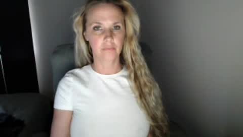 LoVe On  online show from June 16, 1:53 am