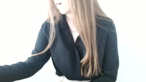 Vivian online show from June 16, 1:37 pm