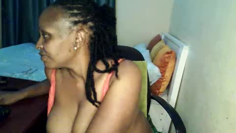 loveedee4 online show from April 29, 9:30 pm