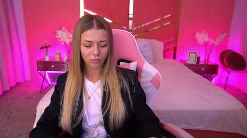 loveedove online show from May 13, 1:54 pm