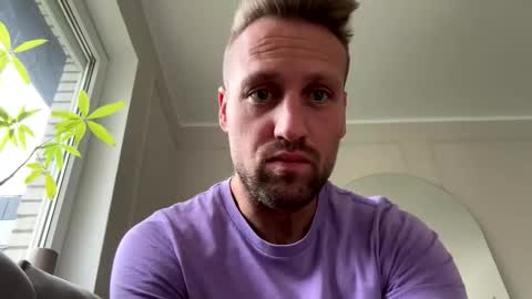 Snapshot of lovefuesse chatting on October 28, 9:10 am lovefuesse online show from October 28, 9:10 am