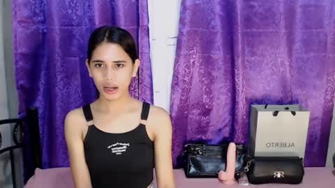 lovely062006 online show from February 12, 3:32 am