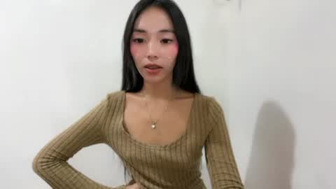 lovely_leah23 online show from August 4, 7:15 am
