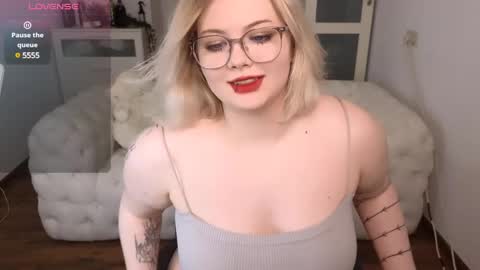 lovely_leilla online show from March 10, 4:07 am