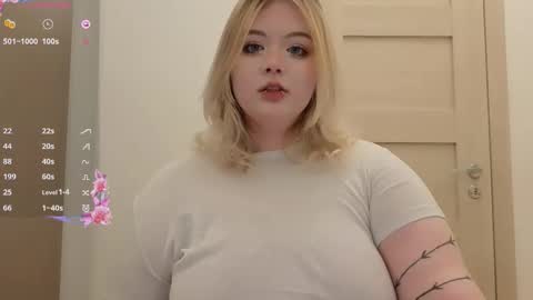 lovely_leilla online show from October 24, 7:03 pm