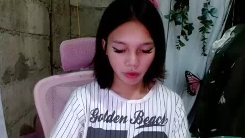 Thea  online show from August 3, 9:04 am