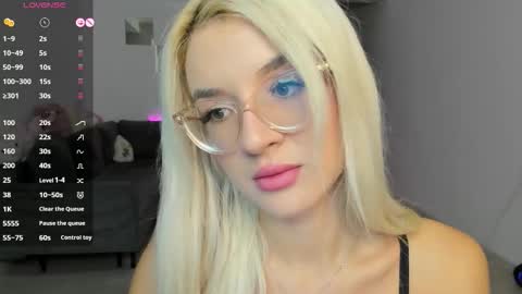 Snapshot of lovelybianca_ chatting on October 8, 11:10 pm lovelybianca_ online show from October 8, 11:10 pm