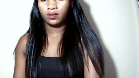 lovelylarra online show from June 18, 7:25 am