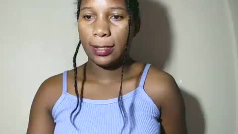 lovelylarra online show from May 3, 10:27 pm