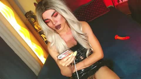 lovelymiss_shyna11 online show from June 26, 3:17 pm