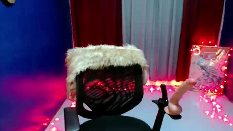 lovelypetite143 online show from April 29, 4:28 am