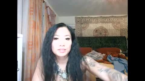 lovelyxmacii online show from February 8, 2:59 am