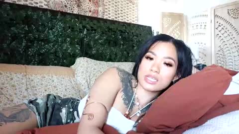 lovelyxmacii online show from May 11, 1:23 am